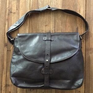 Kenneth Cole black leather Vintage messenger bag